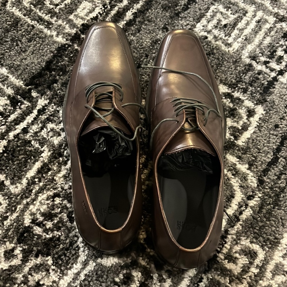 Hugo boss laced up dress shoe. Never worn